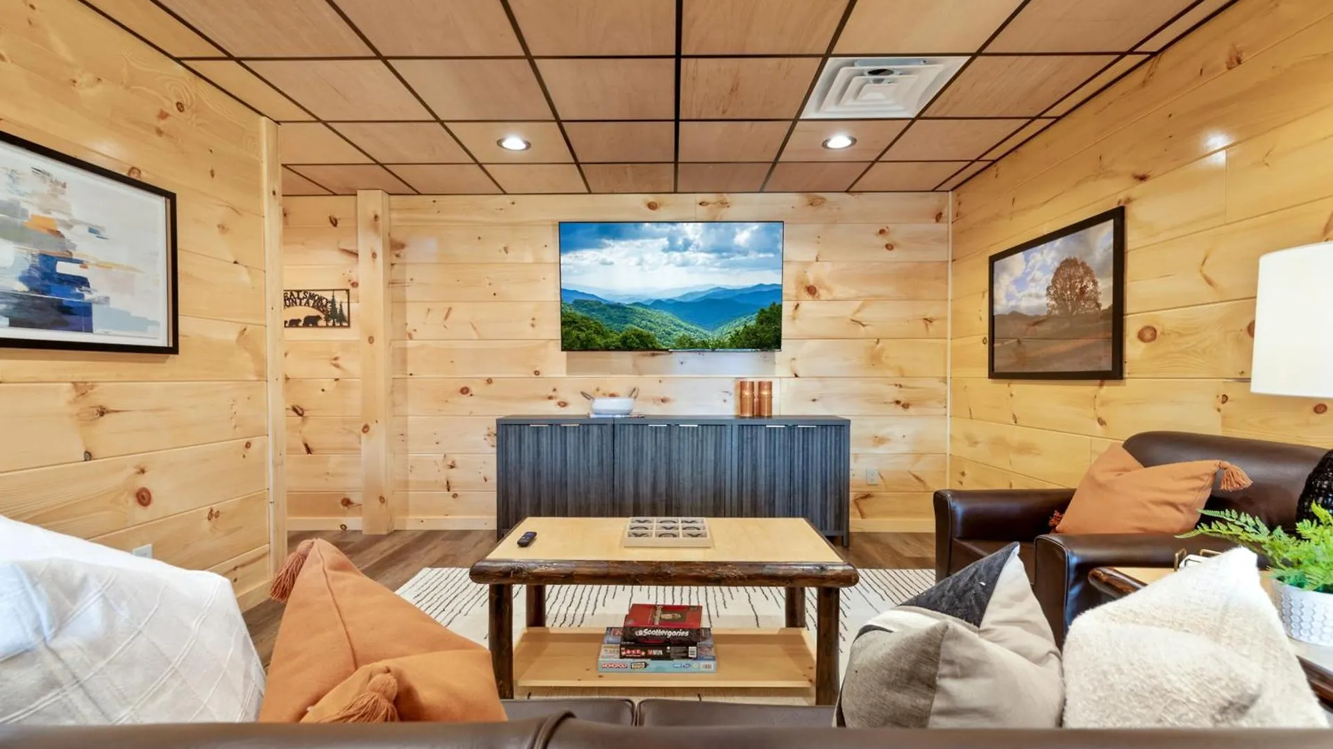 Parkway Paradise W/ Private Hot Tub Pigeon Forge