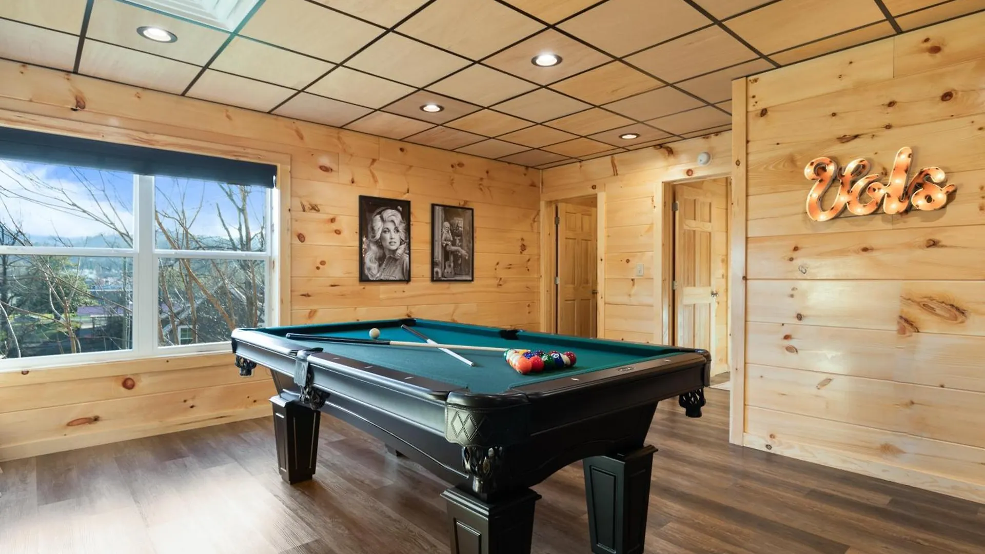 Apartment Parkway Paradise W/ Private Hot Tub *