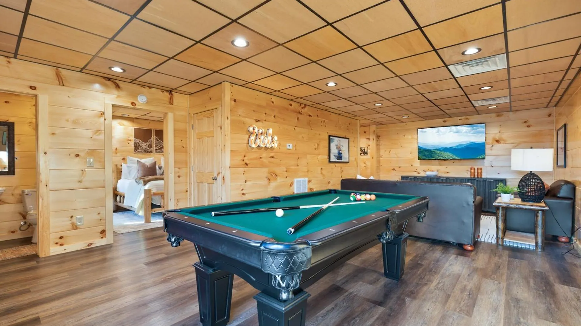 Parkway Paradise W/ Private Hot Tub * Pigeon Forge