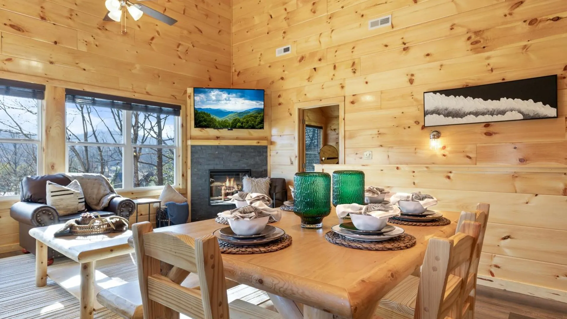 Apartment Parkway Paradise W/ Private Hot Tub *