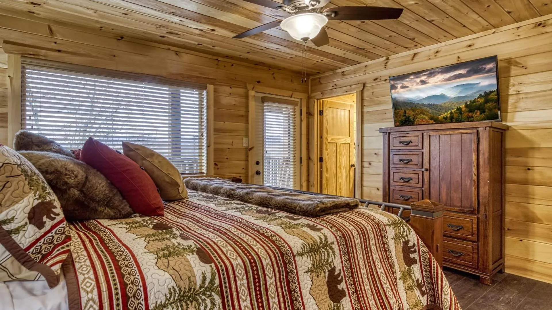 The Taj Ma Ya'll Splash, Indoor Pool, Theater Room, Game Room, 1089 Free Tickets Each Paid Day Pigeon Forge