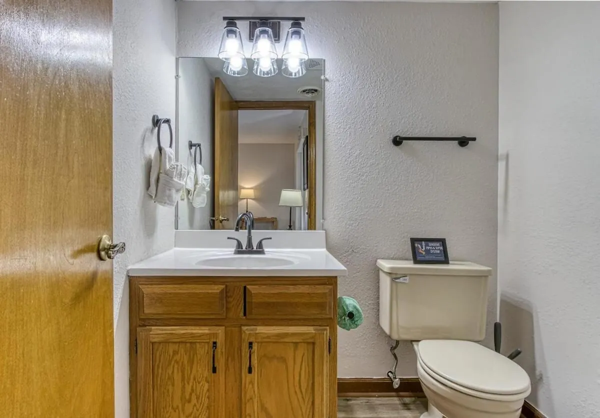Pinecrest Townhomes-1king 2bunk Unit- Updated بيت للعطل *