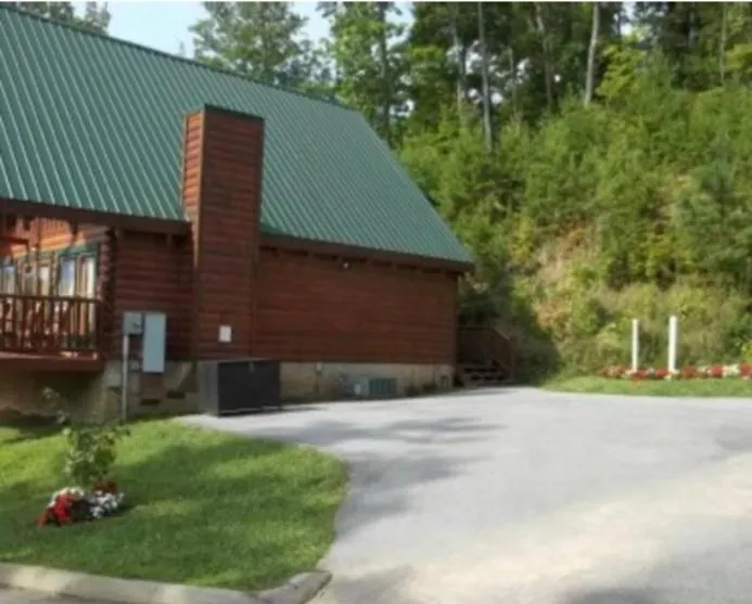 Solid Ground With Yard! Semesterbostad Pigeon Forge