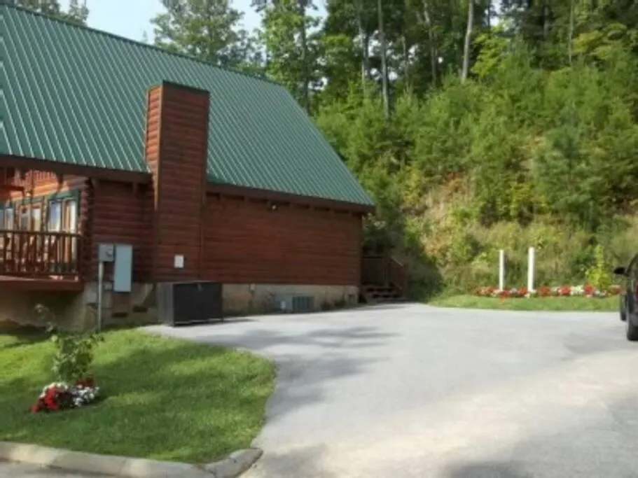 Solid Ground With Yard! Semesterbostad Pigeon Forge
