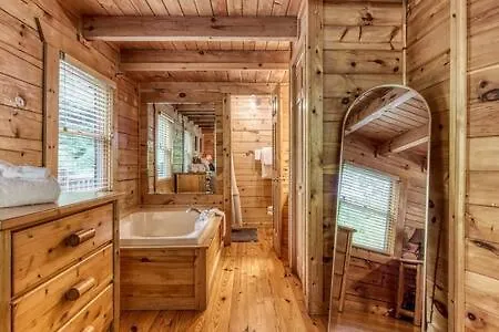 The Wildflower - Woodsy Mtn Retreat Near Everything Casa vacanze