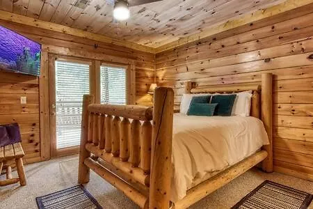 The Wildflower - Woodsy Mtn Retreat Near Everything Pigeon Forge