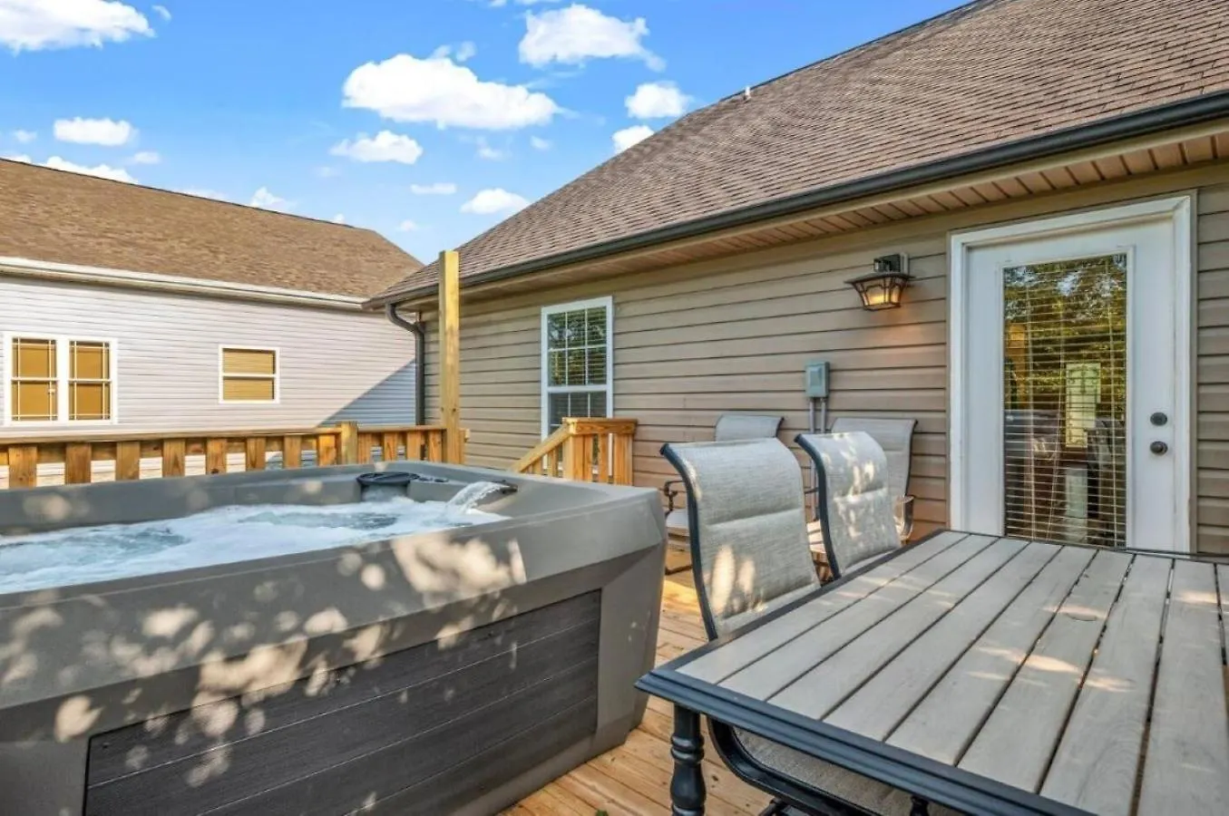 بيت للعطل Creekside Cottage*hot Tub*entire Home-pigeon Forge *