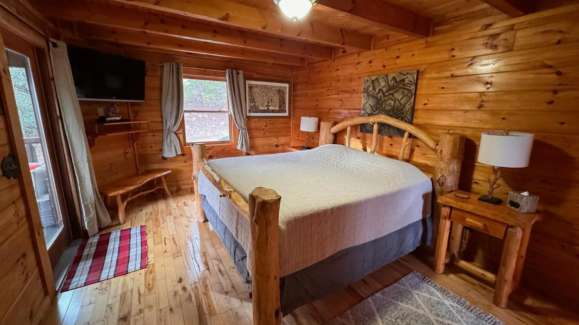 Chalet Smoky Paws - Exceptional Cabin, Stunning Mountain Views, Hot Tub, Tranquil, Gigabit Internet, Free L2 Ev