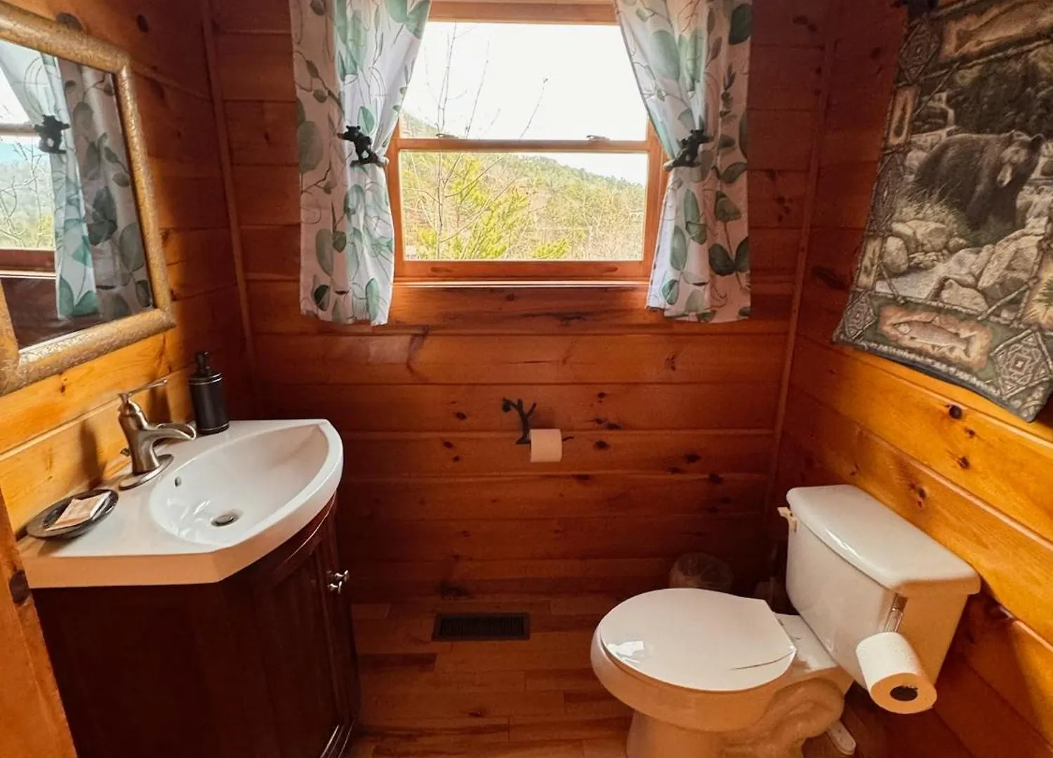 Smoky Paws - Exceptional Cabin, Stunning Mountain Views, Hot Tub, Tranquil, Gigabit Internet, Free L2 Ev Chalet Pigeon Forge