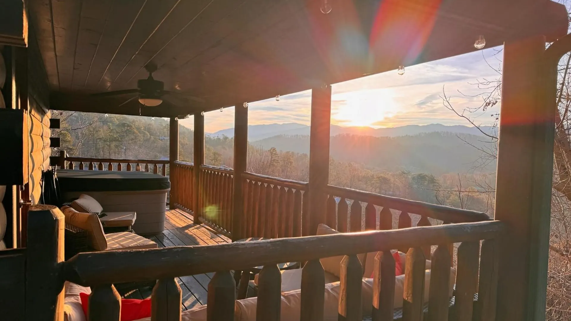 Chalet Smoky Paws - Exceptional Cabin, Stunning Mountain Views, Hot Tub, Tranquil, Gigabit Internet, Free L2 Ev *