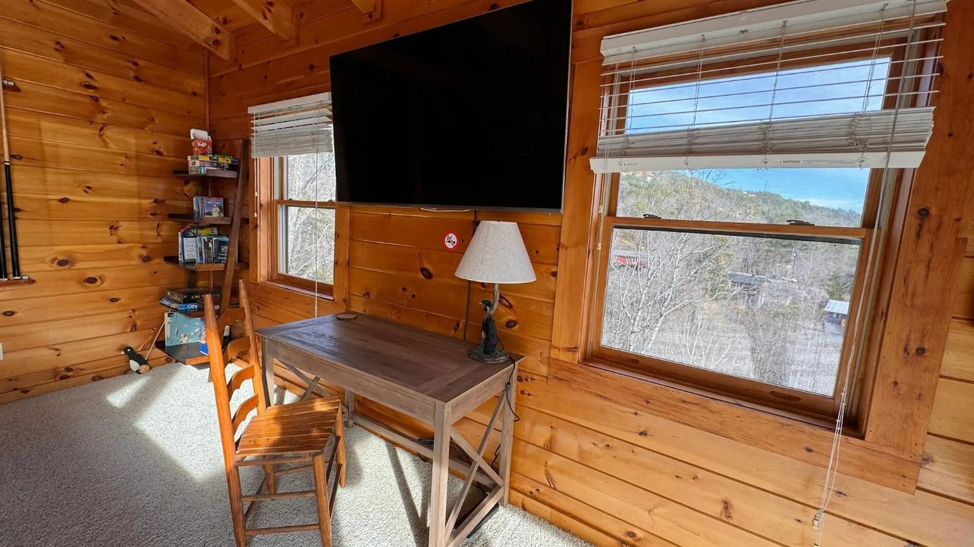 Smoky Paws - Exceptional Cabin, Stunning Mountain Views, Hot Tub, Tranquil, Gigabit Internet, Free L2 Ev Chalet *