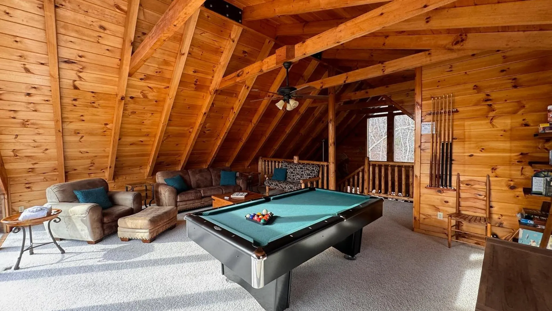 Smoky Paws - Exceptional Cabin, Stunning Mountain Views, Hot Tub, Tranquil, Gigabit Internet, Free L2 Ev Chalet