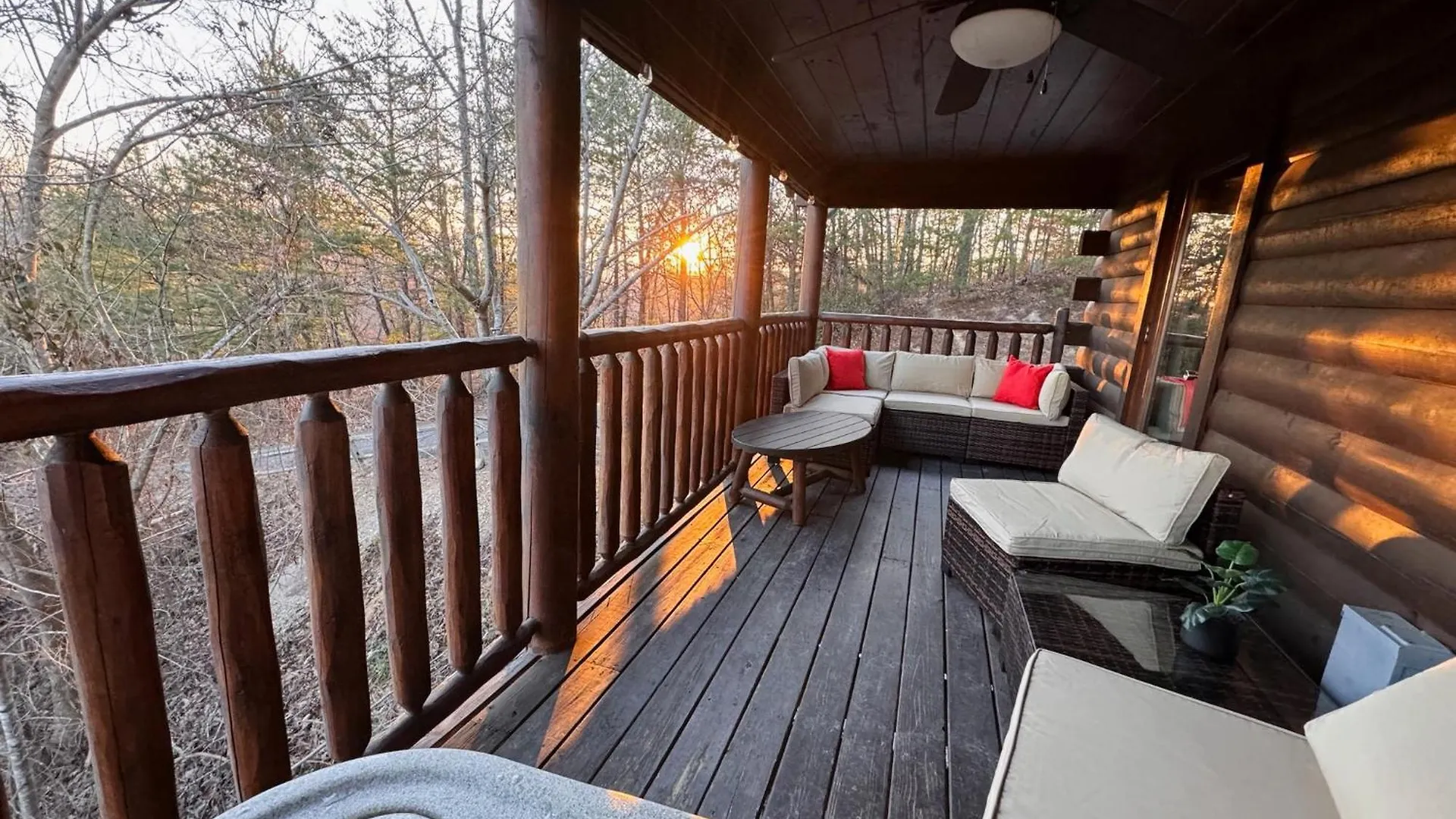 Smoky Paws - Exceptional Cabin, Stunning Mountain Views, Hot Tub, Tranquil, Gigabit Internet, Free L2 Ev *
