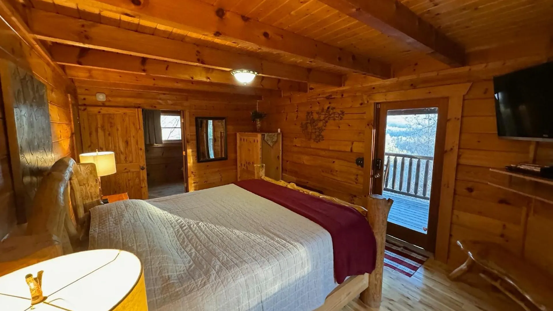 Chalet Smoky Paws - Exceptional Cabin, Stunning Mountain Views, Hot Tub, Tranquil, Gigabit Internet, Free L2 Ev Pigeon Forge