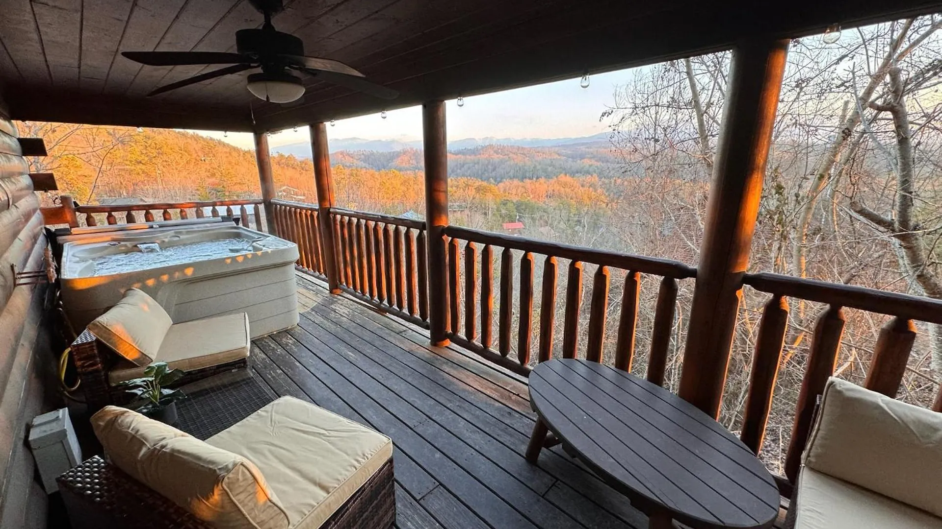 Smoky Paws - Exceptional Cabin, Stunning Mountain Views, Hot Tub, Tranquil, Gigabit Internet, Free L2 Ev Chalet