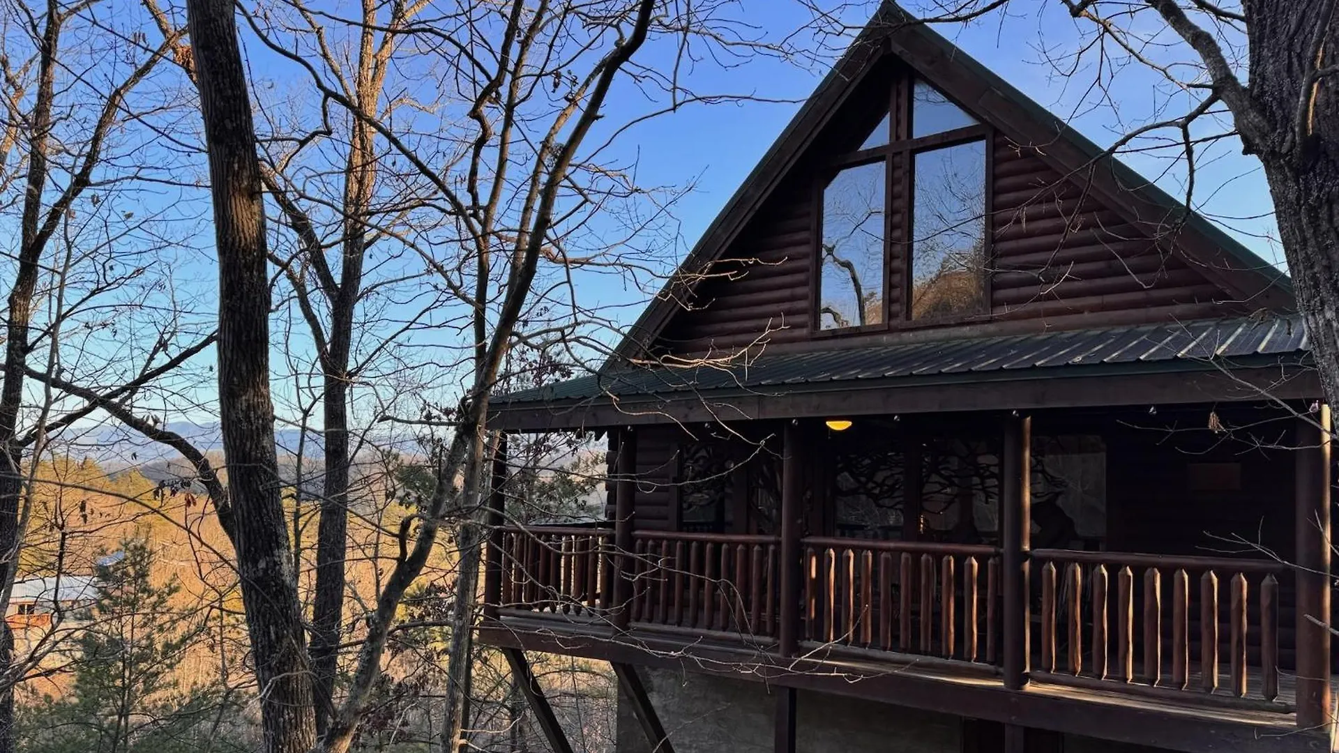 Chalet Smoky Paws - Exceptional Cabin, Stunning Mountain Views, Hot Tub, Tranquil, Gigabit Internet, Free L2 Ev *