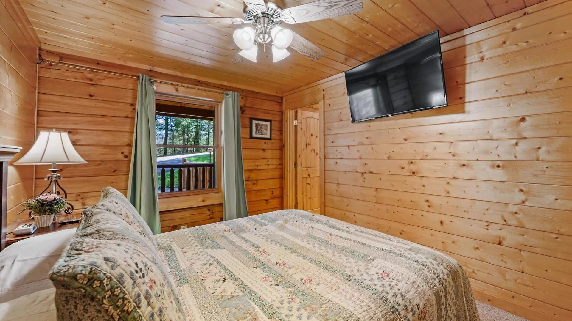 Valley Dream:3 Bdrm 3bath, Specials, Free Tickets, One Level