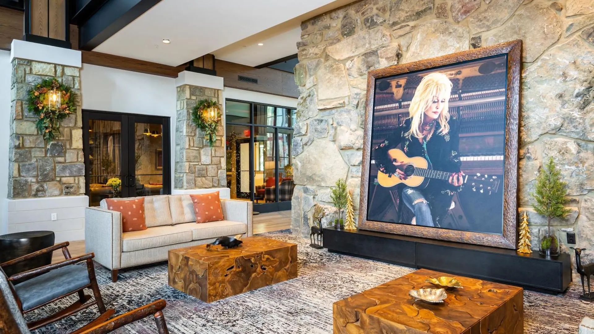 Dollywood's Heartsong & Hotel