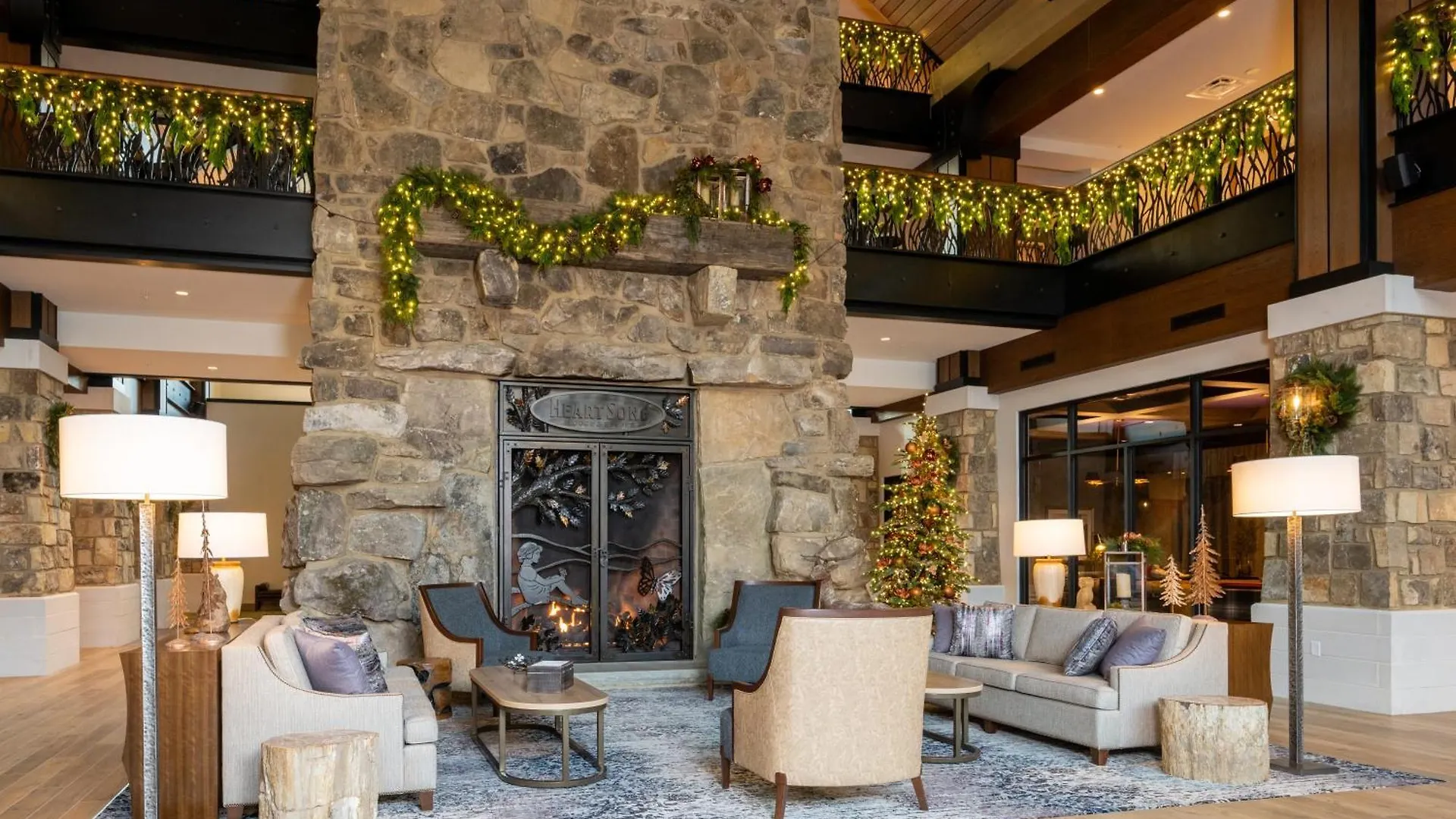 Hotel Dollywood's Heartsong & 4*