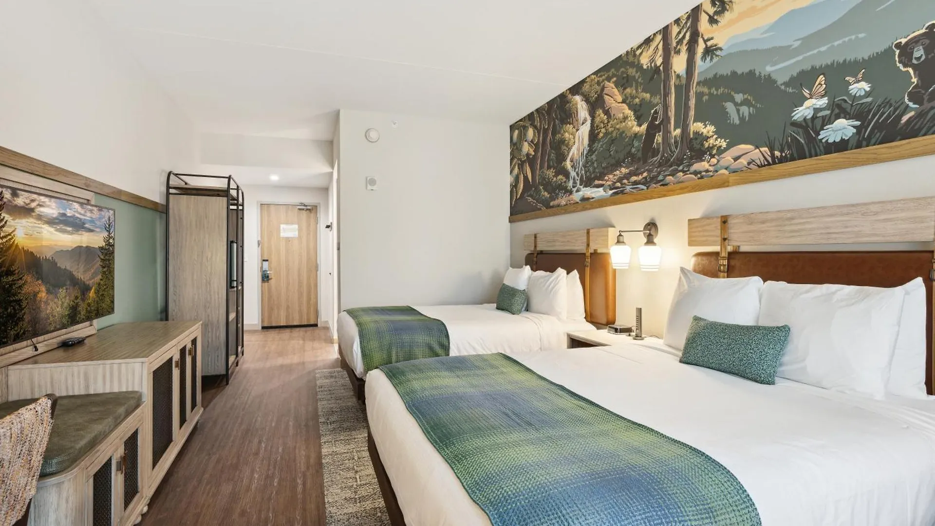 Hotel Dollywood's Heartsong & Pigeon Forge