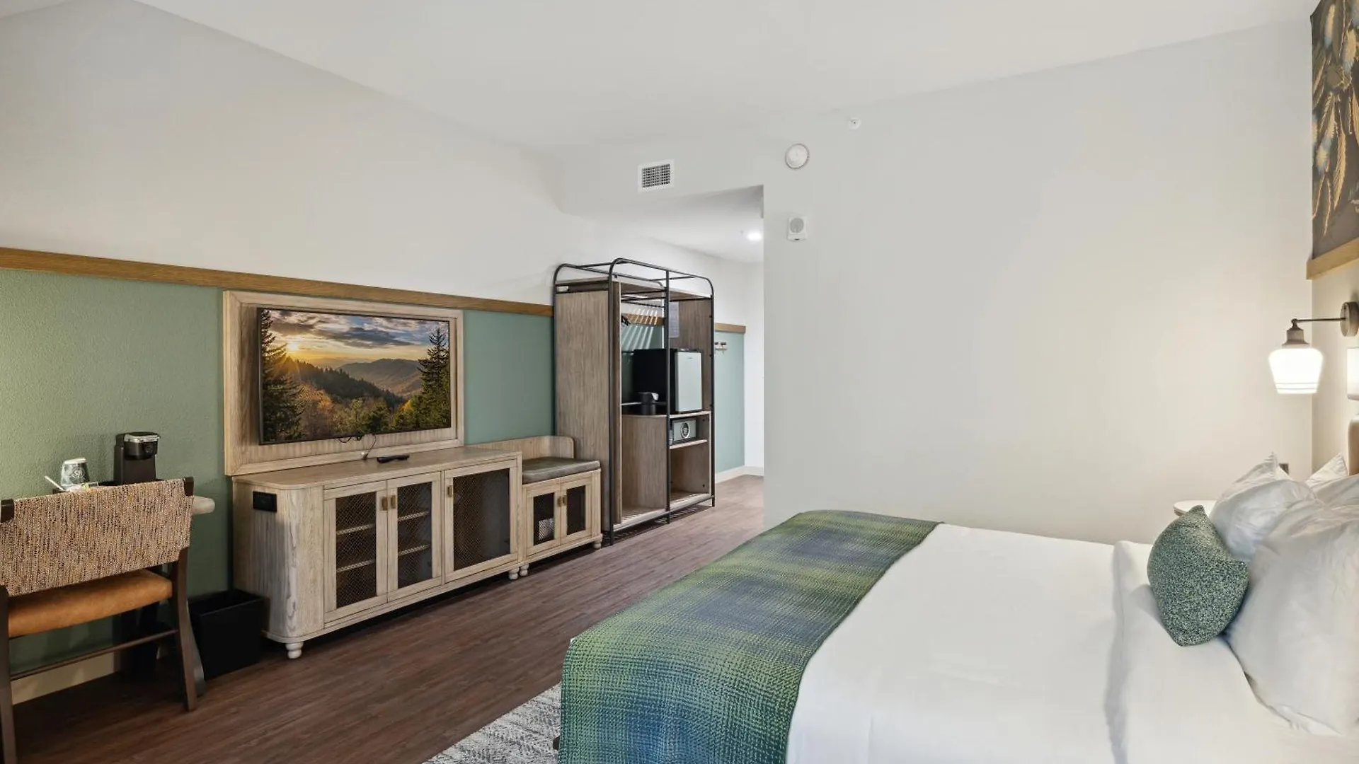 Hotel Dollywood's Heartsong & 4*