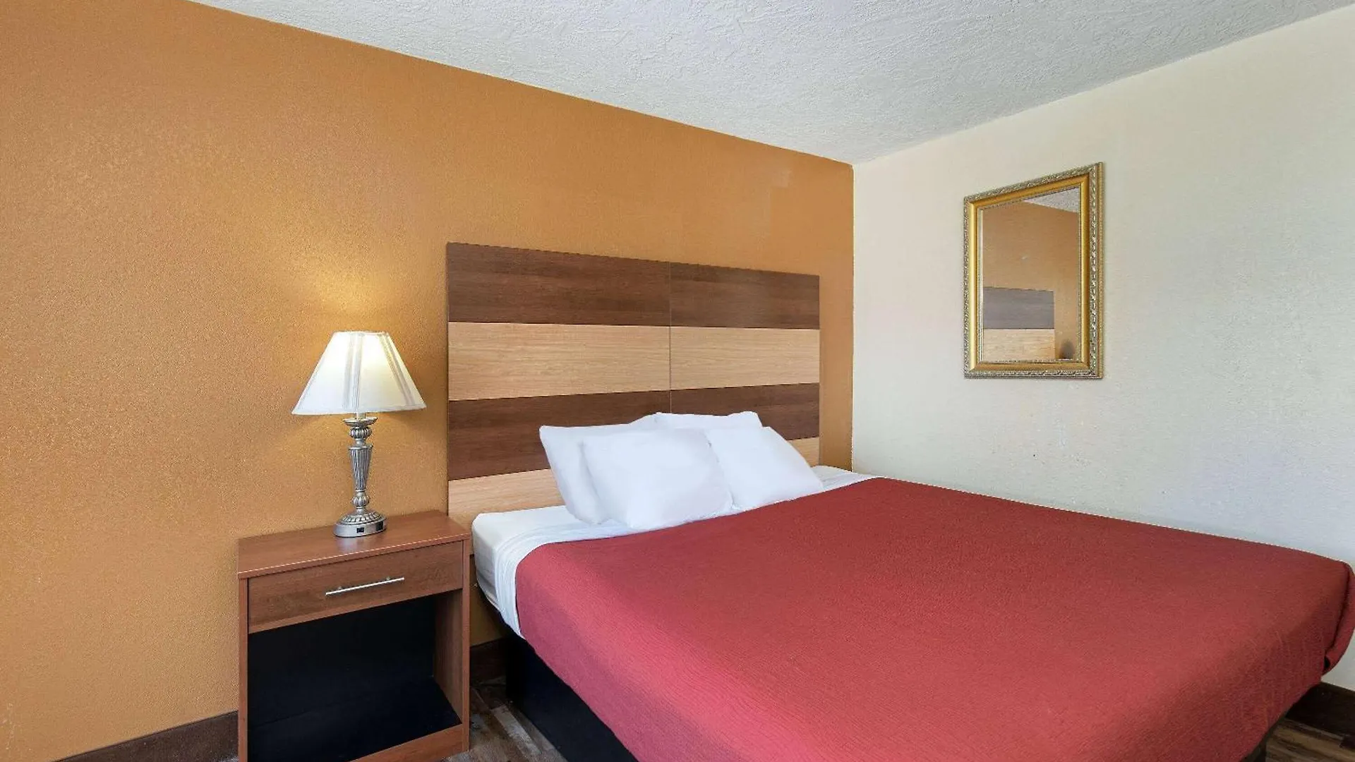 Americana A Travelodge By Wyndham 2*