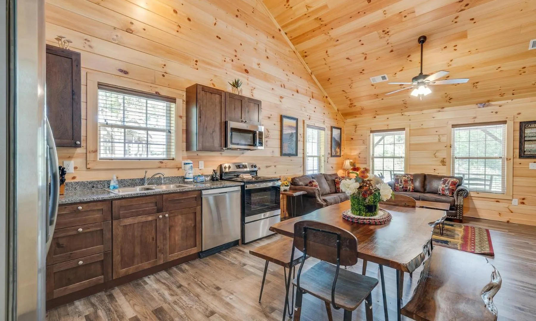 Bear Clubhouse Hot Tub, 1mile From The Parkway, 900 In Free Tickets! *
