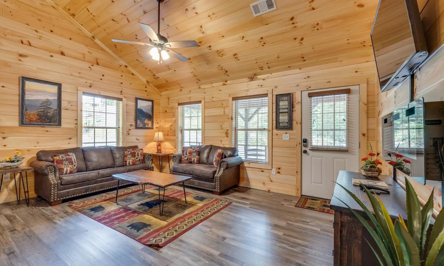 Bear Clubhouse Hot Tub, 1mile From The Parkway, 900 In Free Tickets! * Pigeon Forge