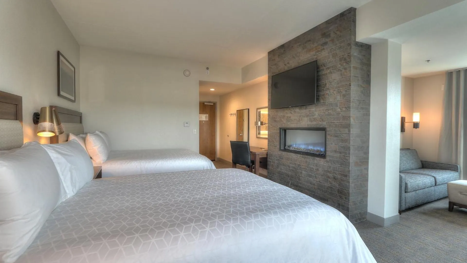 Hotel & Convention Center, An Ihg 4*
