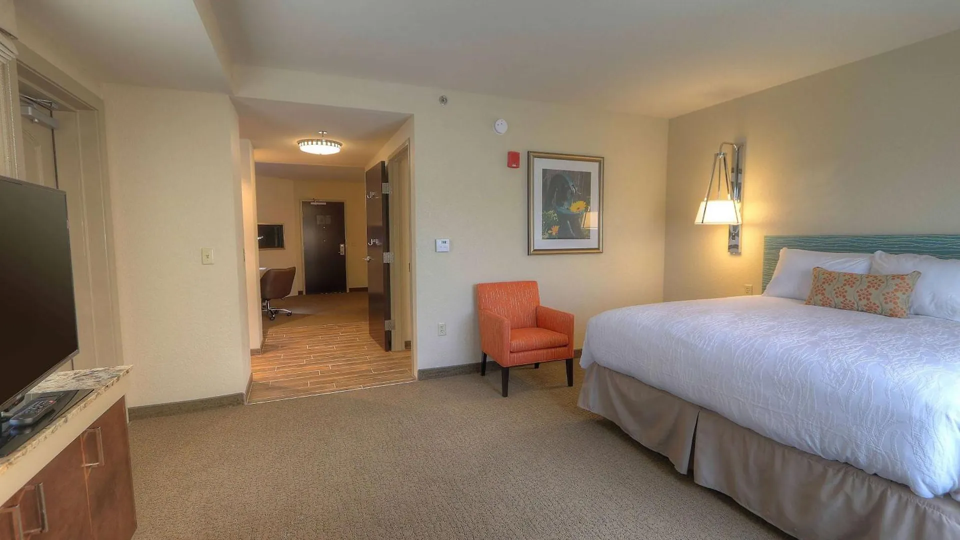 Hilton Garden Hotel 3*