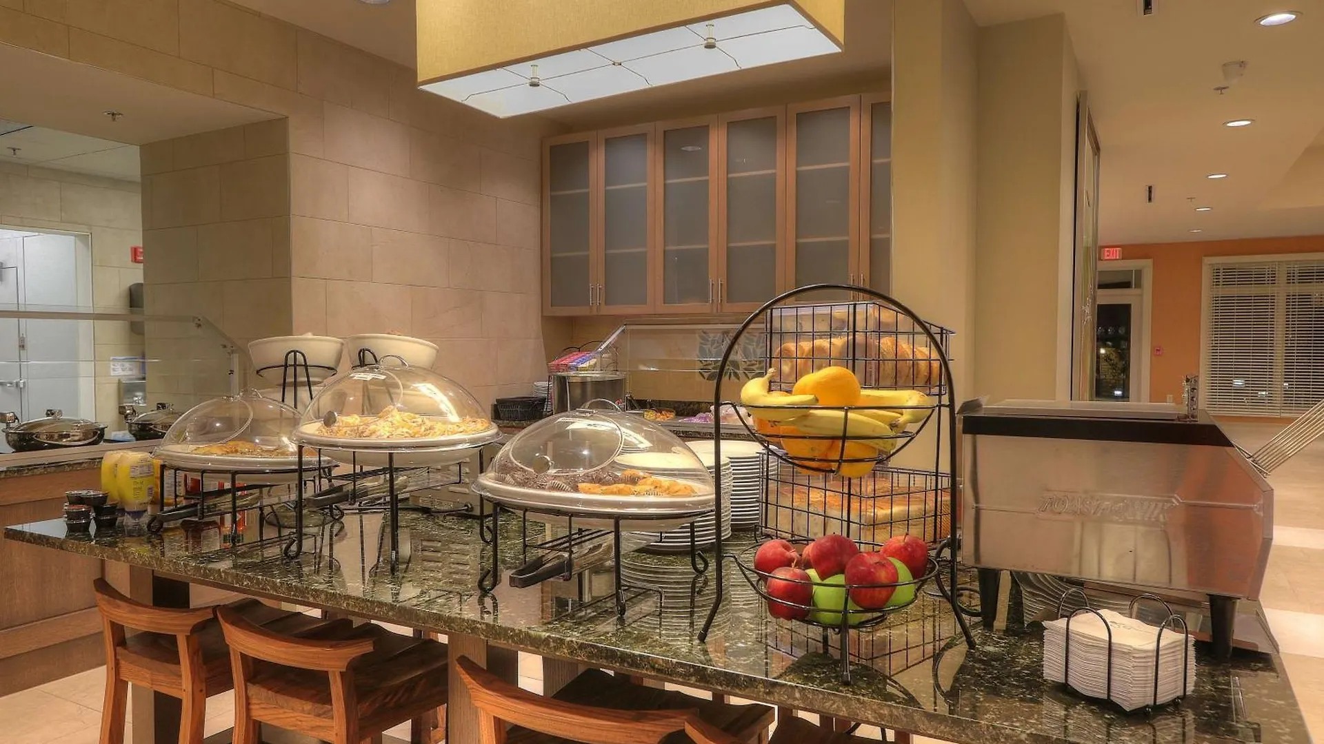 Hilton Garden Hotel 3*
