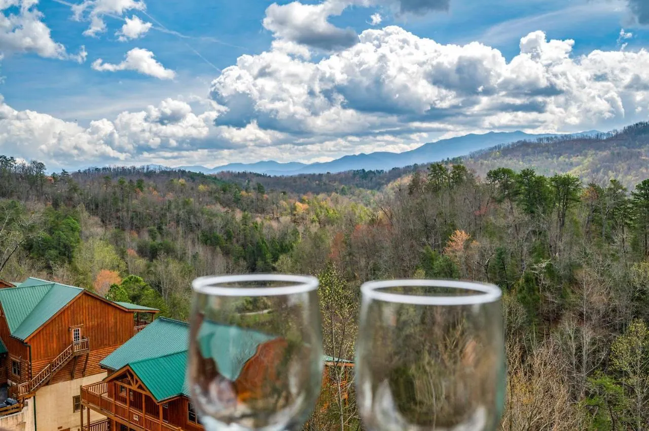 Million Dollar View - Games Table & Movie Theater! Holiday home