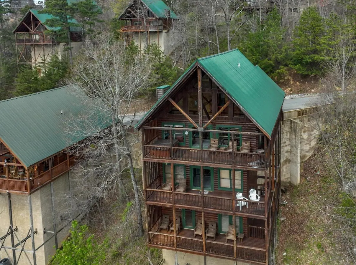 Million Dollar View - Games Table & Movie Theater! * Pigeon Forge