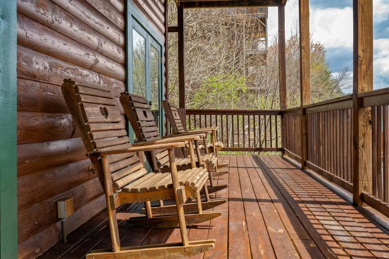 Million Dollar View - Games Table & Movie Theater! * Pigeon Forge