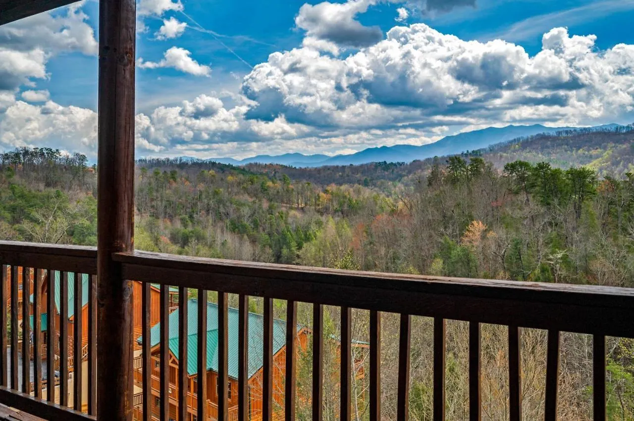 Million Dollar View - Games Table & Movie Theater! * Pigeon Forge