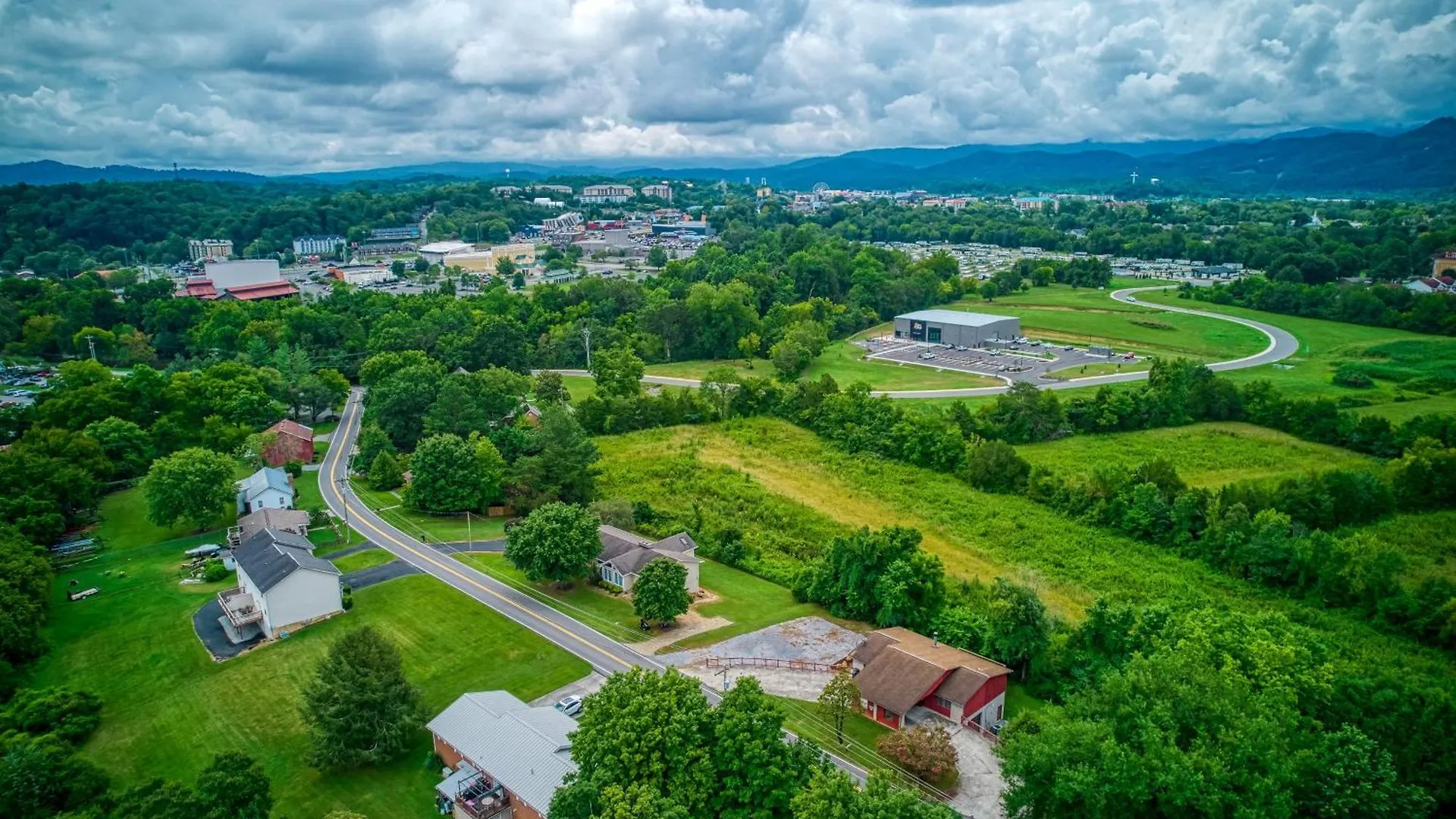 Apple Valley Hideaway, 1089 Of Free Attraction Tickets For Each Paid Day, Dollywood And More! Pigeon Forge