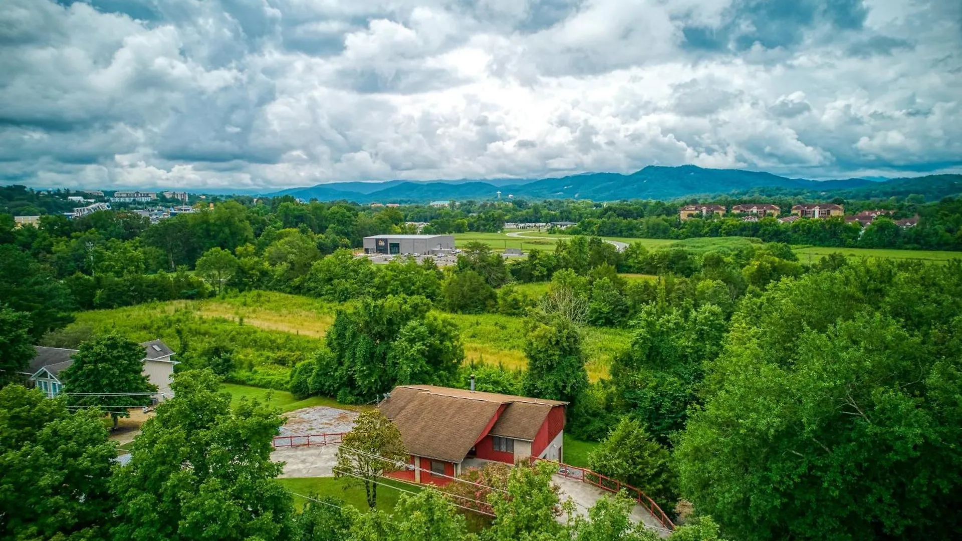 Chalet Apple Valley Hideaway, 1089 Of Free Attraction Tickets For Each Paid Day, Dollywood And More! Pigeon Forge