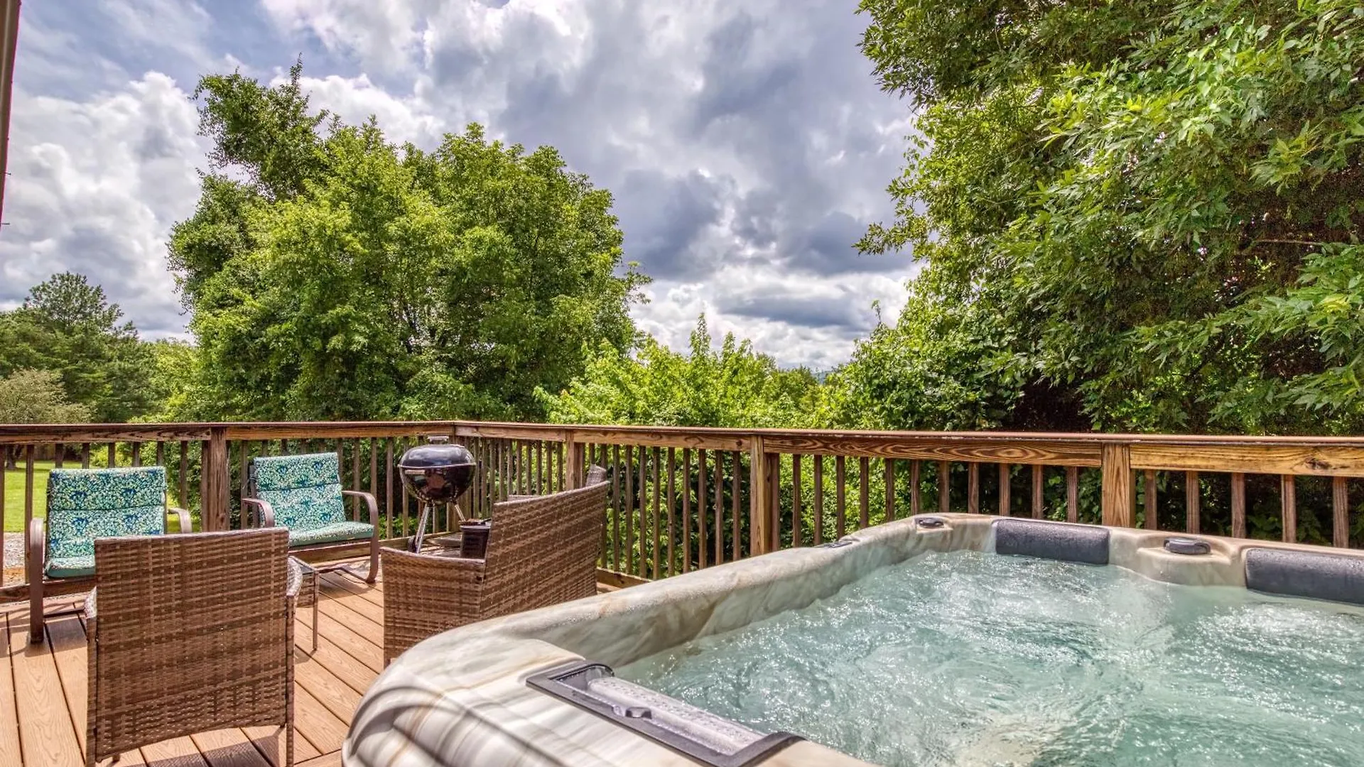 Apple Valley Hideaway, 1089 Of Free Attraction Tickets For Each Paid Day, Dollywood And More! Chalet Pigeon Forge
