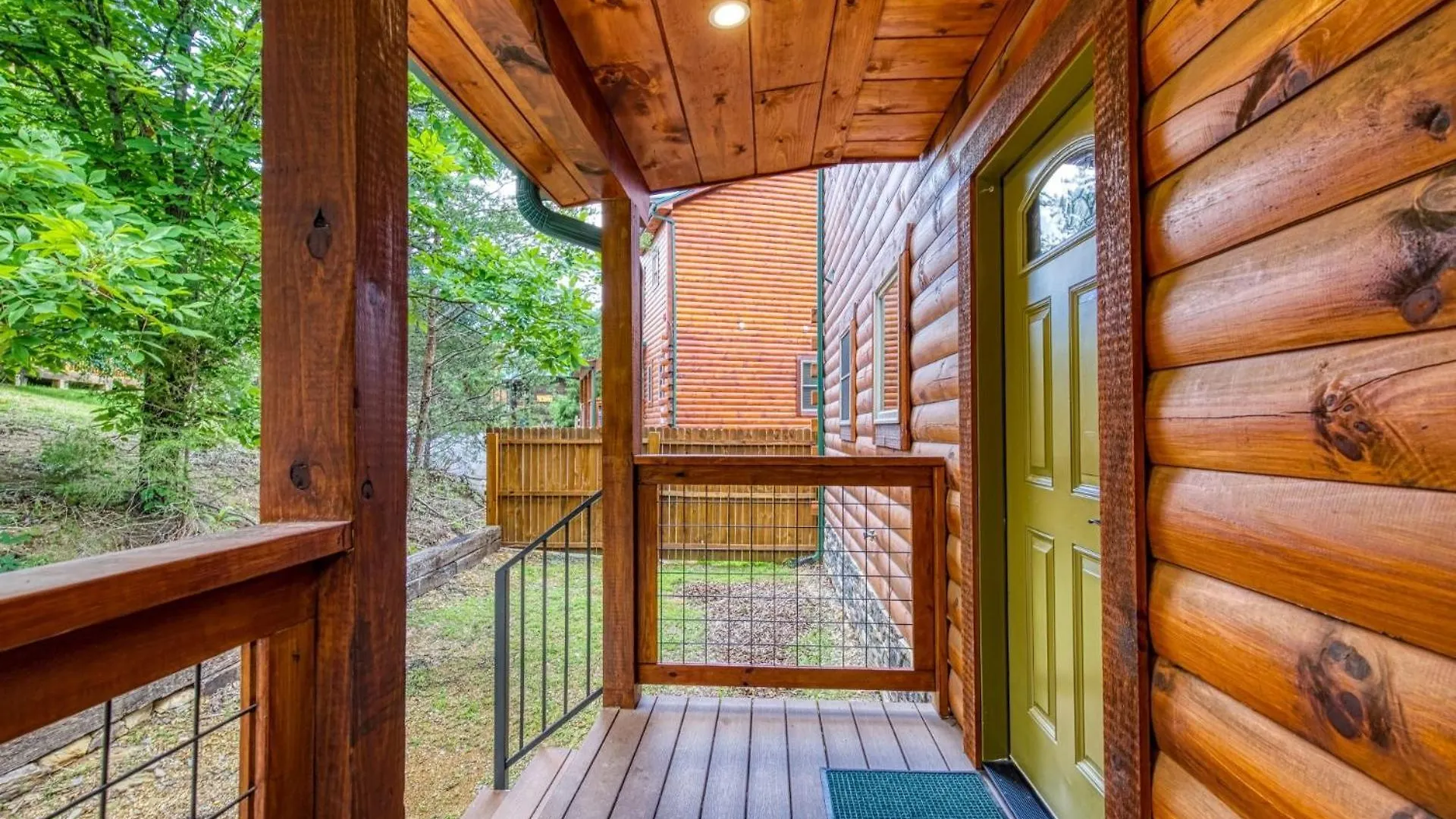 Ern841 - Sweet Feet Retreat - Location, Location, And Private Indoor Pool! Holiday home *