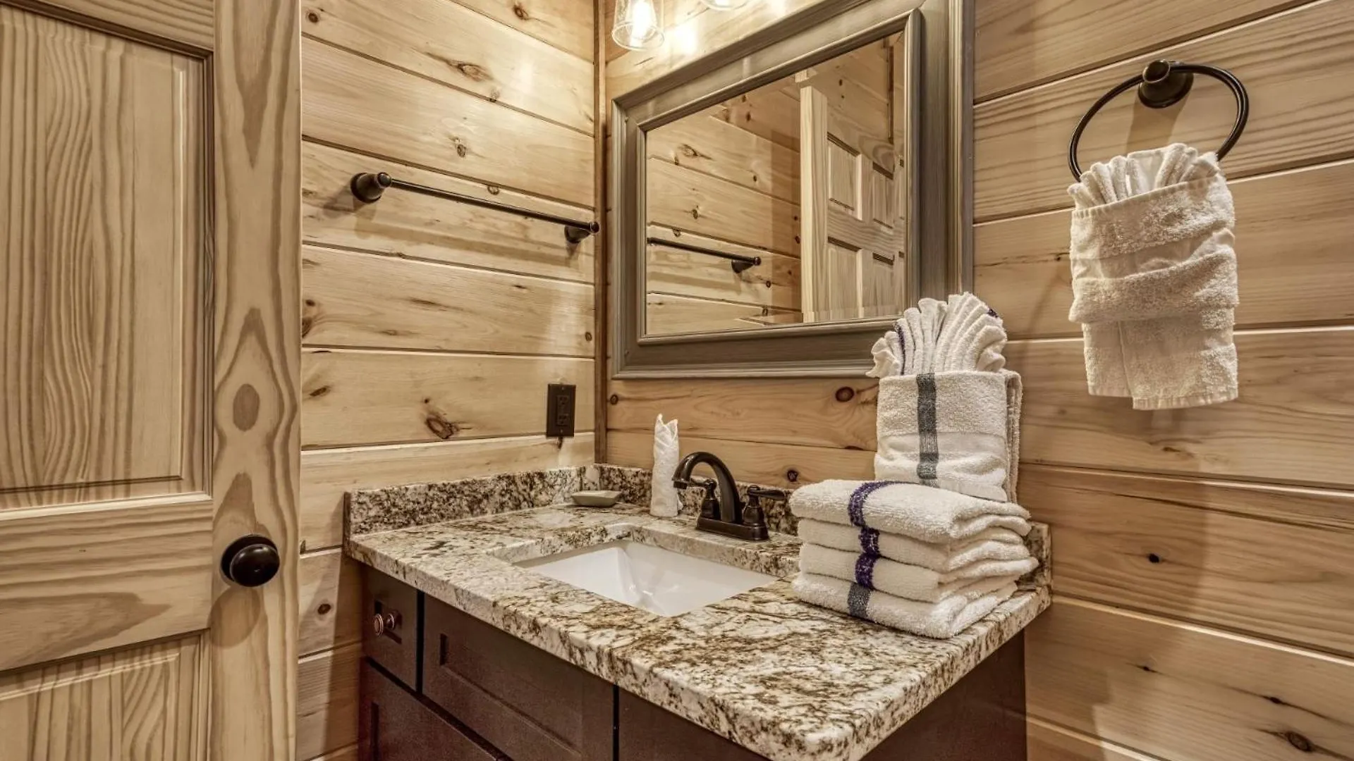 Holiday home Ern841 - Sweet Feet Retreat - Location, Location, And Private Indoor Pool! Pigeon Forge