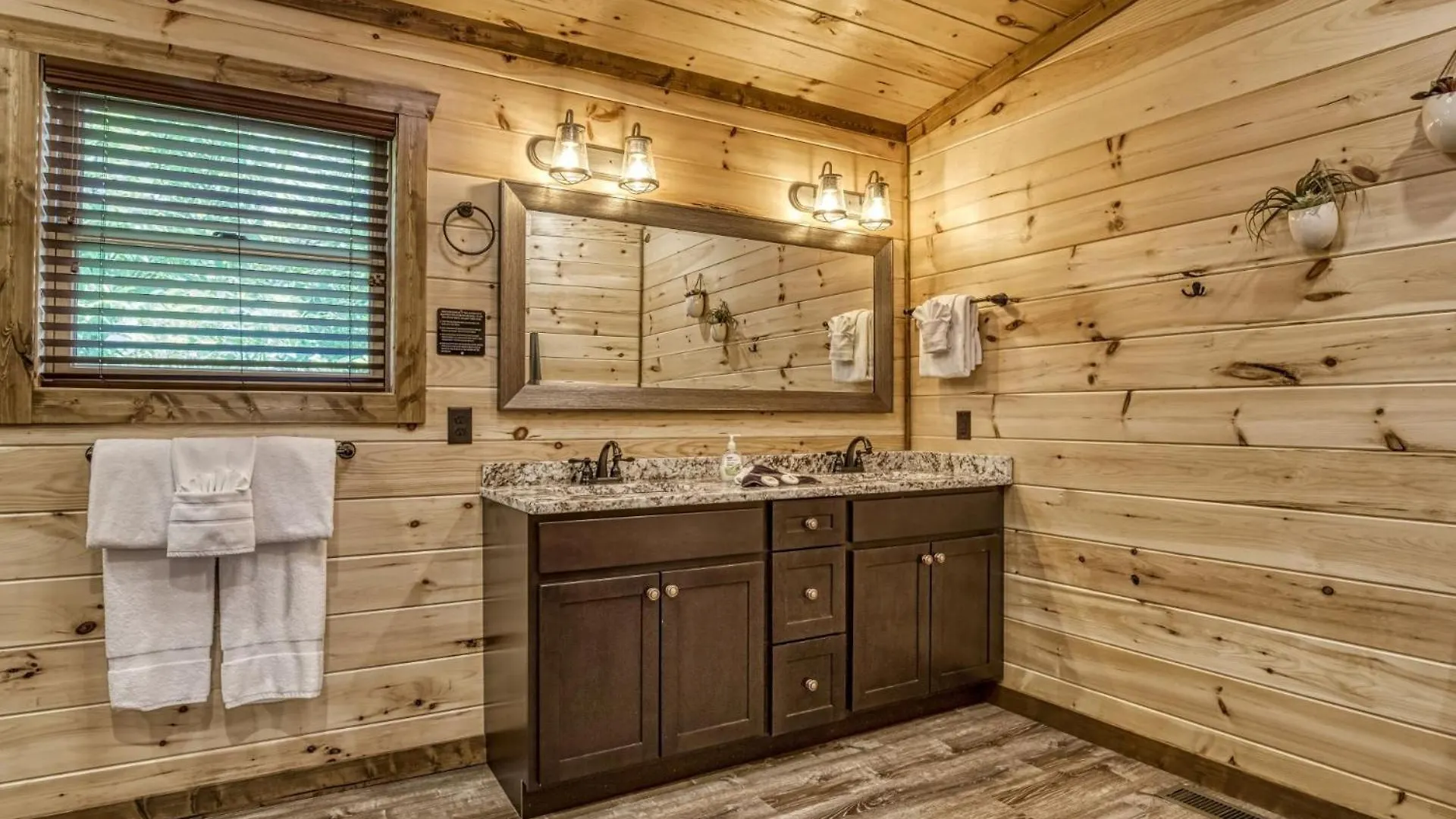 Ern841 - Sweet Feet Retreat - Location, Location, And Private Indoor Pool! Pigeon Forge