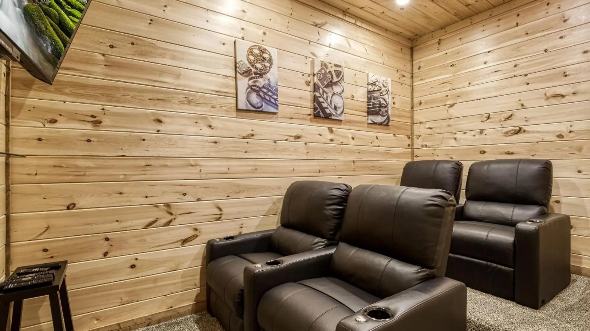 Ern841 - Sweet Feet Retreat - Location, Location, And Private Indoor Pool! Holiday home