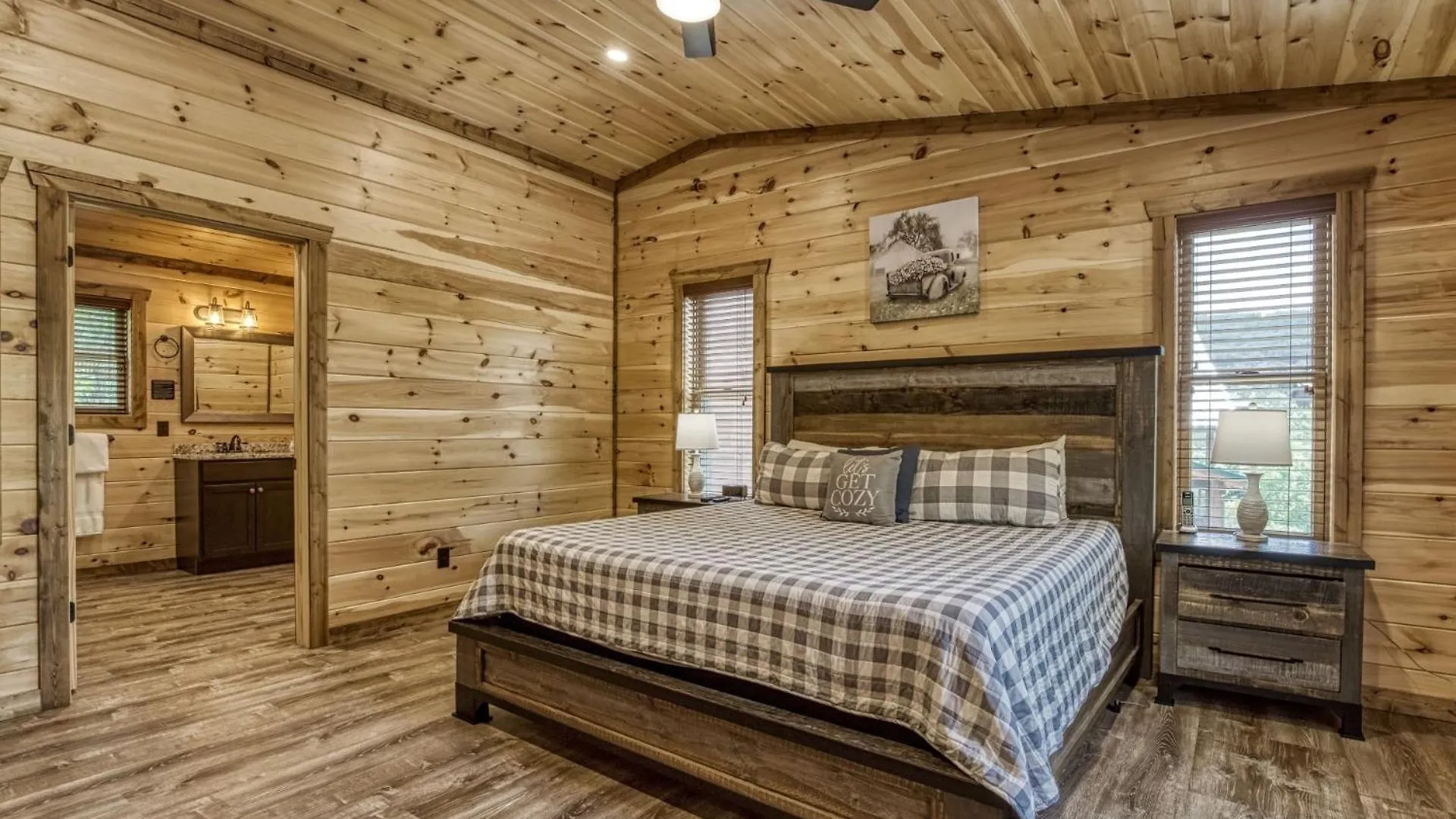 Holiday home Ern841 - Sweet Feet Retreat - Location, Location, And Private Indoor Pool! *