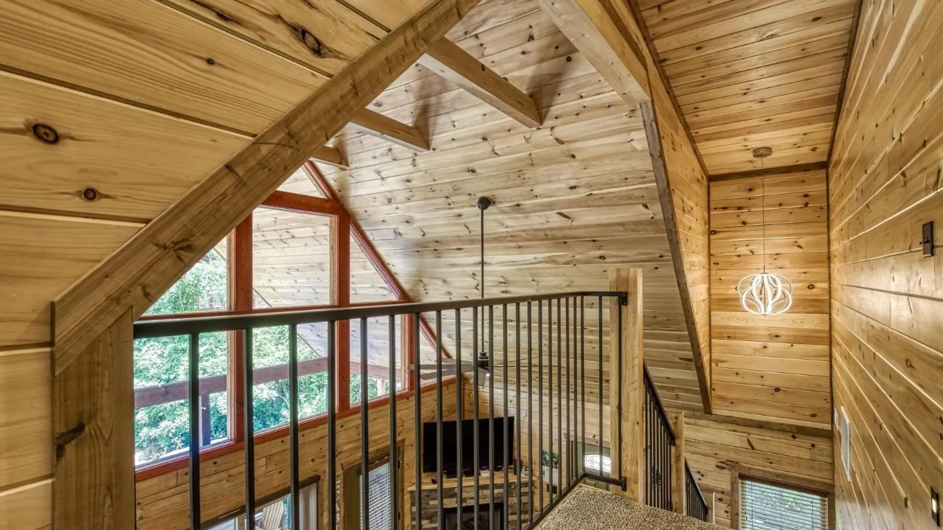 Ern841 - Sweet Feet Retreat - Location, Location, And Private Indoor Pool! *