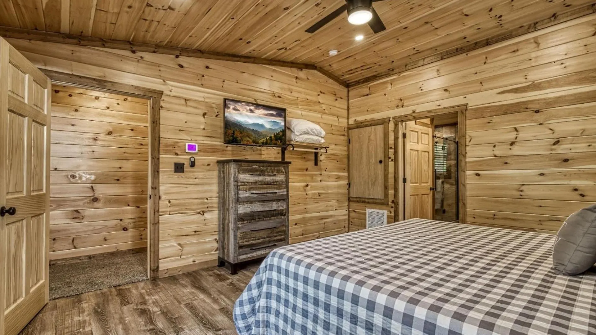 Ern841 - Sweet Feet Retreat - Location, Location, And Private Indoor Pool! Holiday home Pigeon Forge