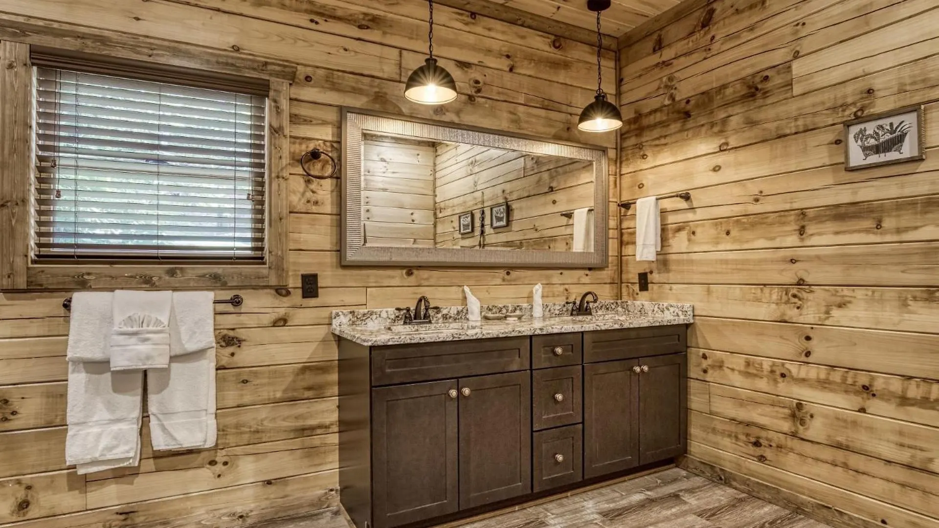 Ern841 - Sweet Feet Retreat - Location, Location, And Private Indoor Pool! Holiday home