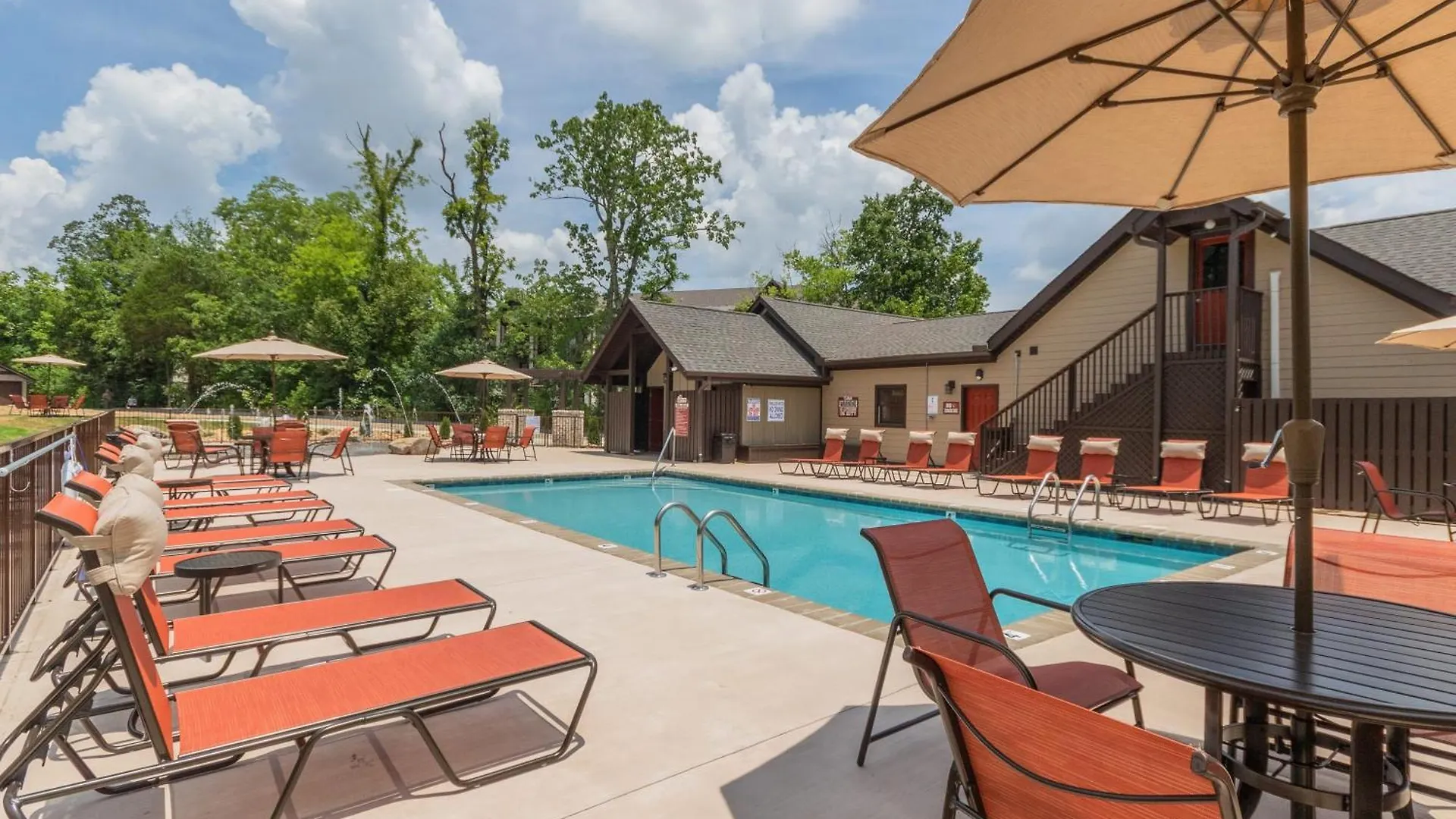 New 3 Bedroom Sleeps 6 Apartment