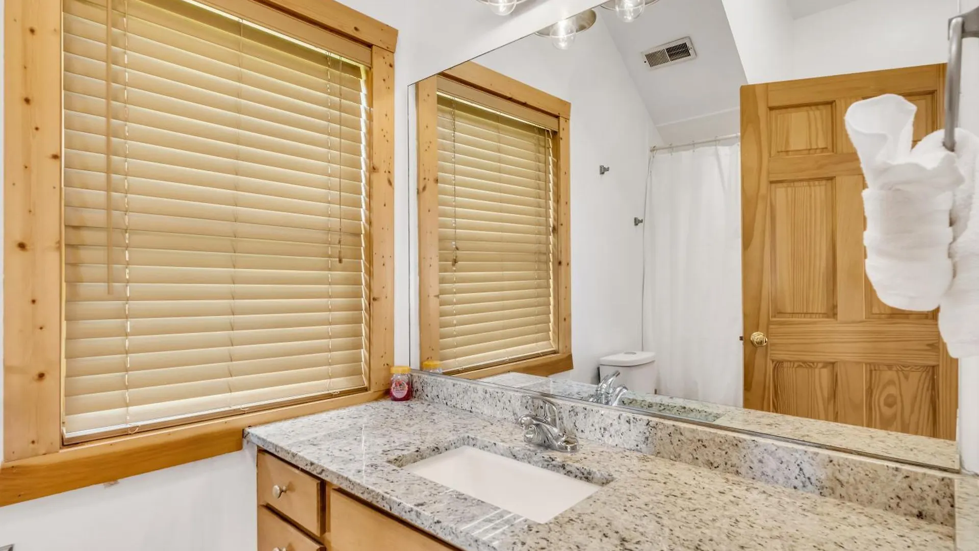 Hibernation Station-indooroutdoor Pool, 1089 Free Tickets Each Paid Day! פיג'ן פורג'