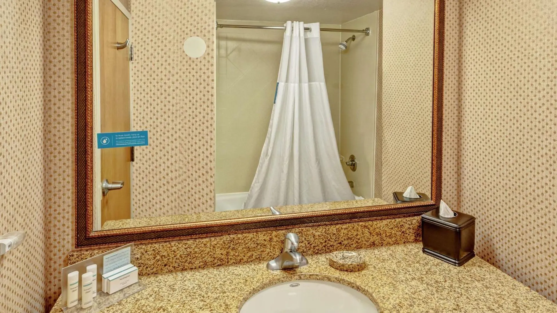 Hampton & On The Parkway Hotell 3*