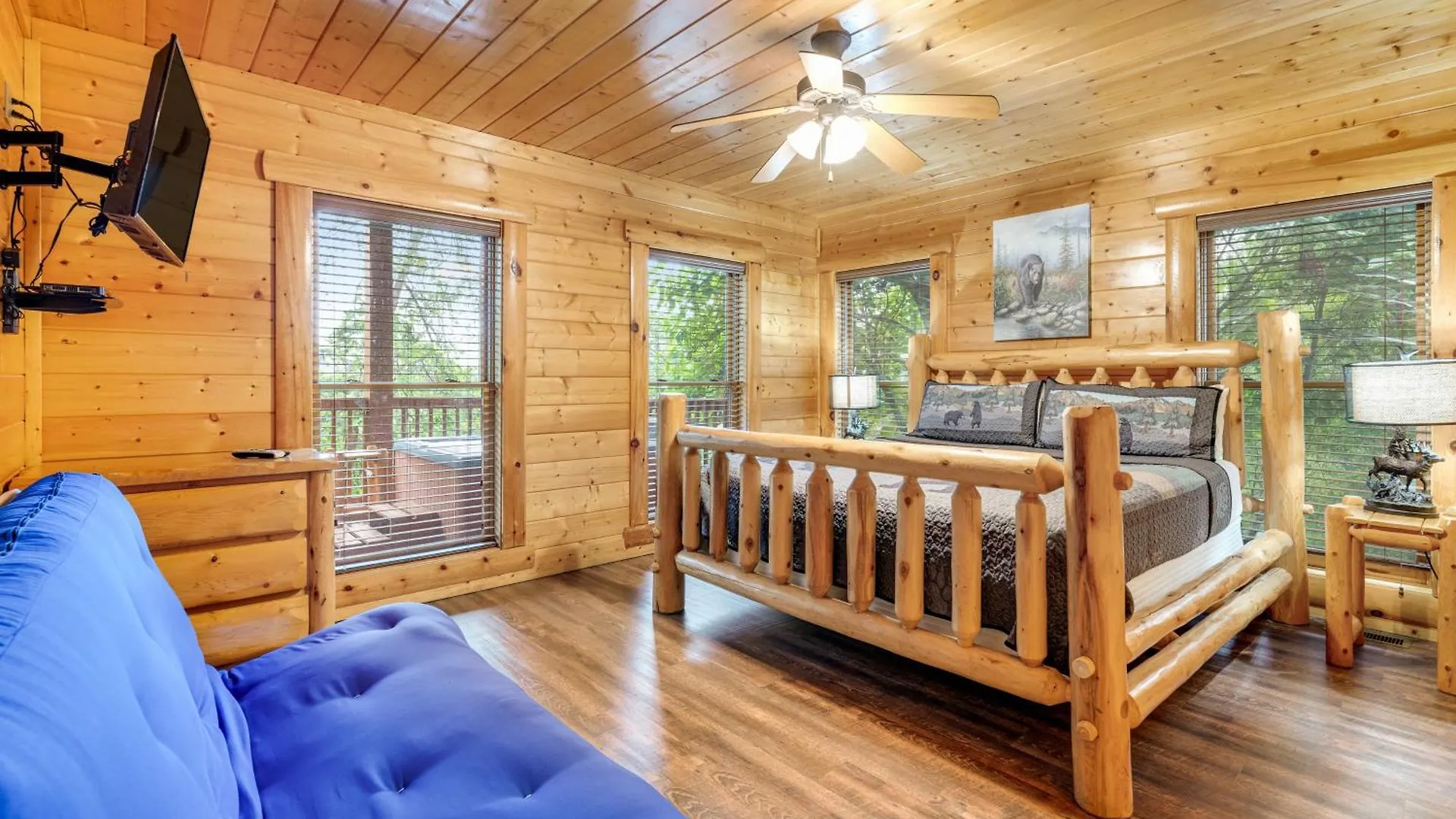 Valhalla Manor * Pigeon Forge